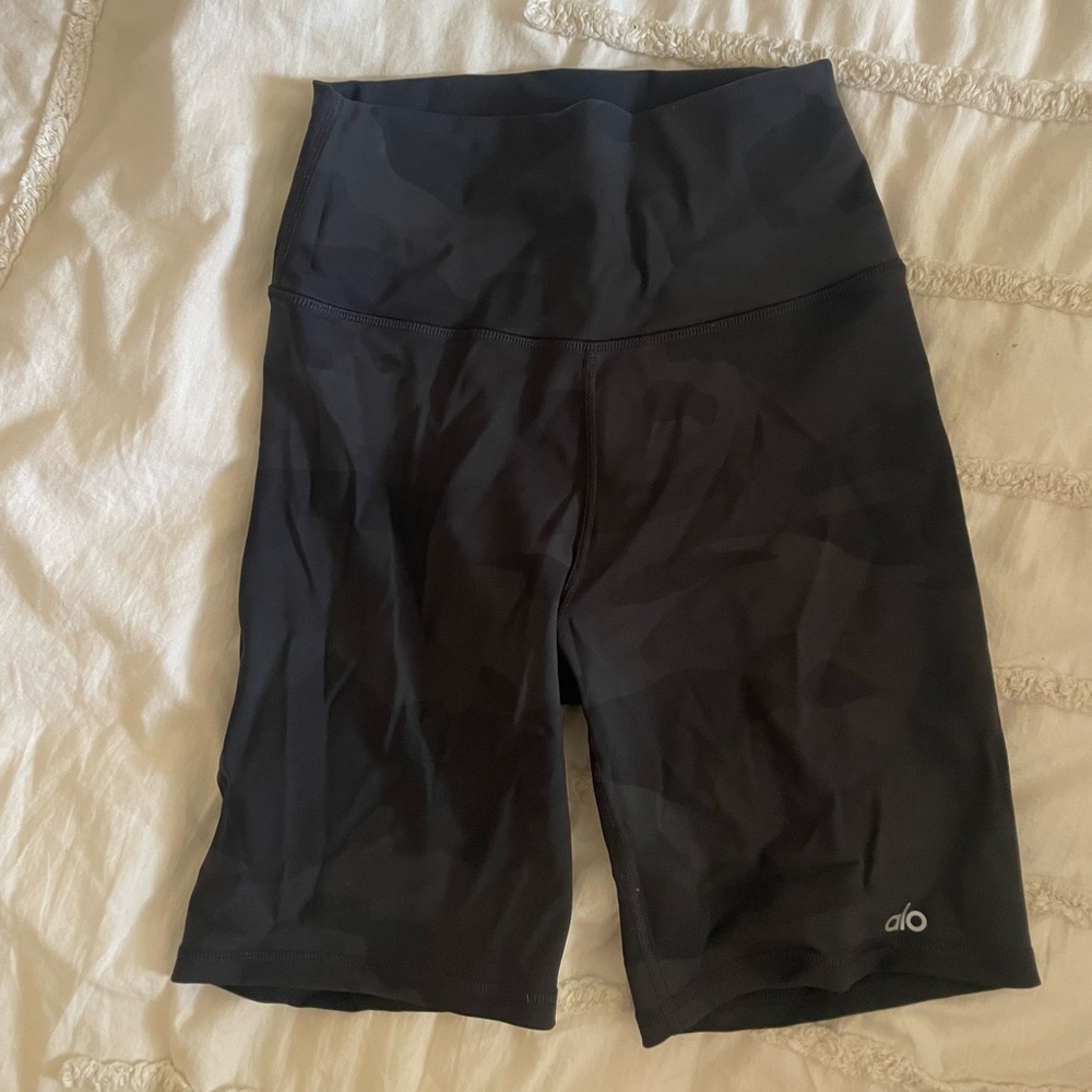 ALOsoft high waist biker shorts in black and grey camo